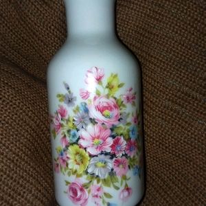 Vintage white w/beautiful floral design vase